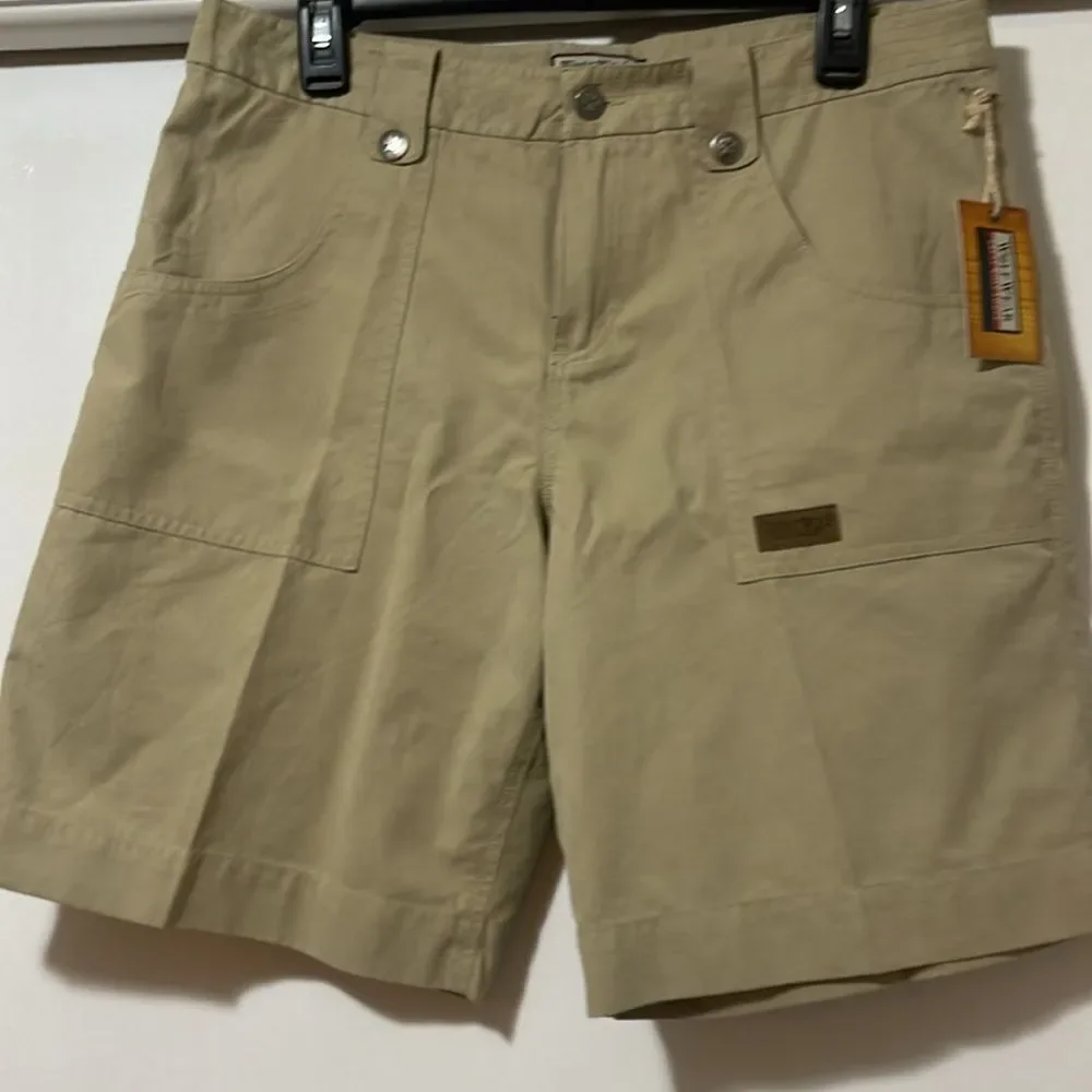 NWT great Wolf Lodge, women’s Woodland shorts khaki size 10